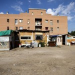 Una veduta dello stabile di via Raffaele Costi prima dello sgombero Una veduta dello stabile di via Raffaele Costi prima dello sgombero