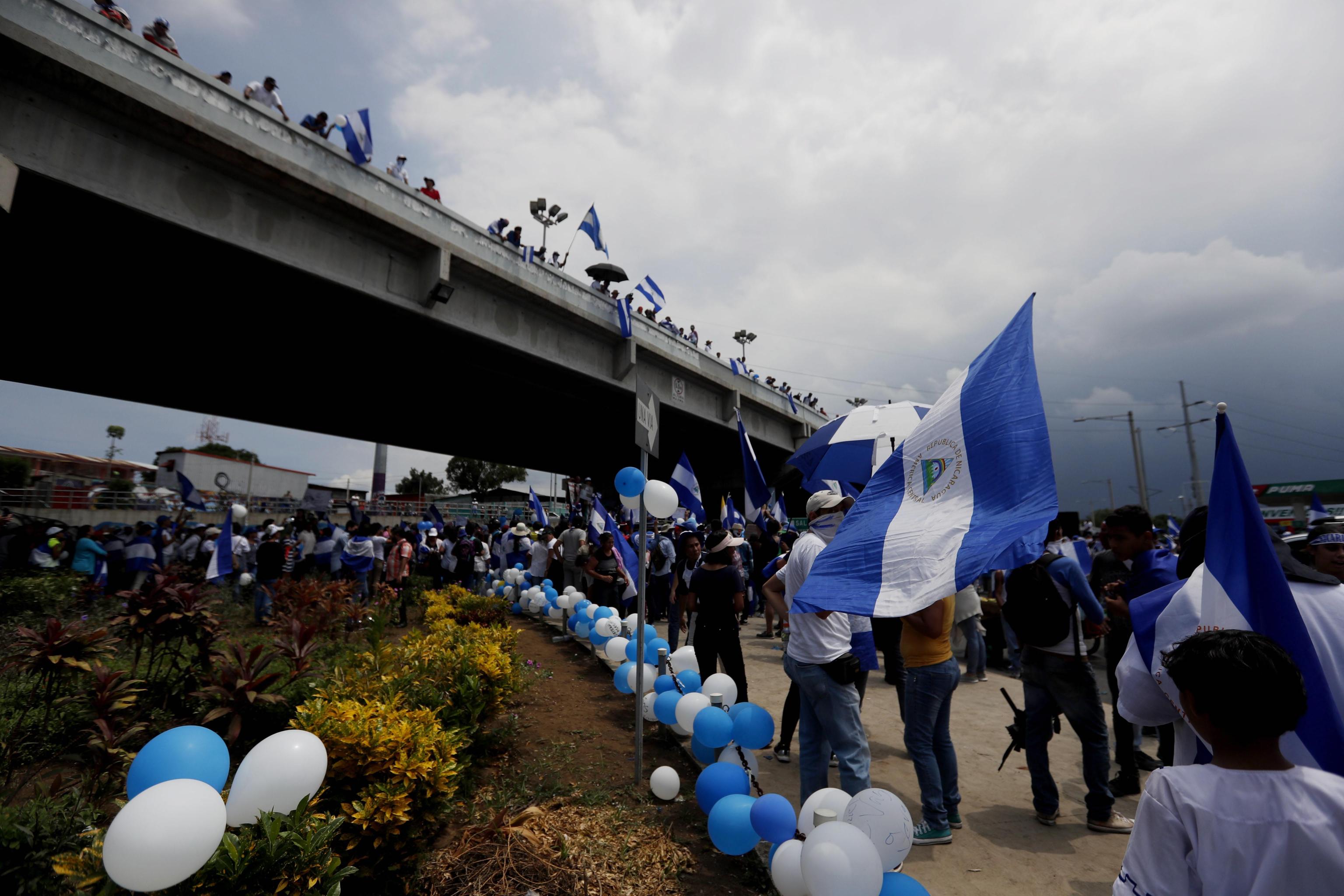 Le manifestazioni si sono concentrate sulle strade del paese. Le manifestazioni si sono concentrate sulle strade del paese.