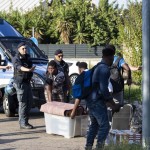 La polizia avvia le operazioni di sgombero La polizia avvia le operazioni di sgombero