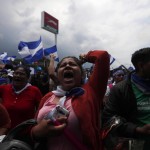 Tutta la rabbia di chi manifesta. Tutta la rabbia di chi manifesta.