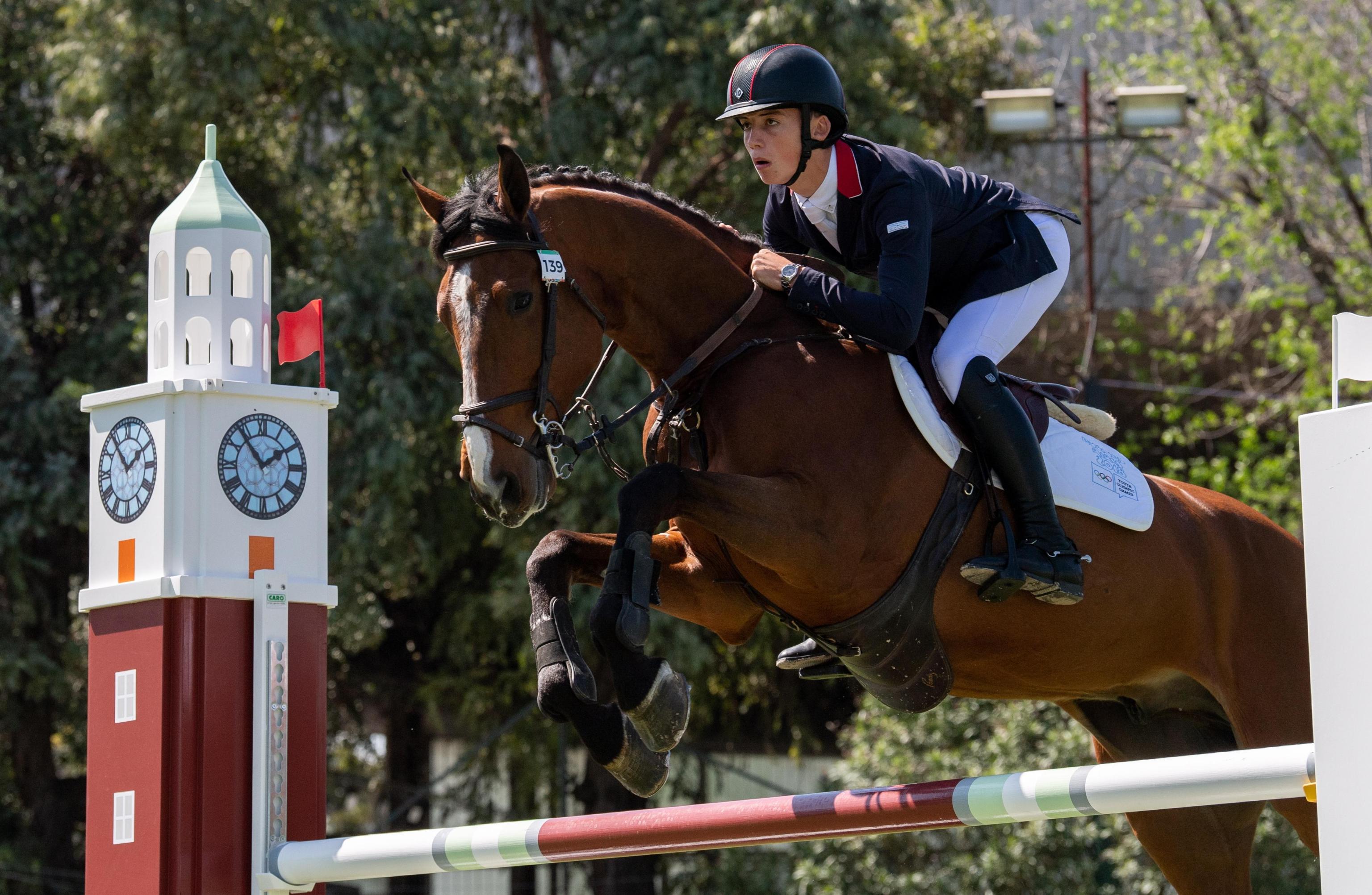 Il britannico Whitaker, rappresentante del Team Europa, durante la gara di salto a squadre di equitazione