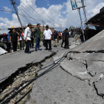 Una scossa di terremoto di magnitudo 7.5 sulla scala Richter ha colpito l’isola di Sulawesi, in Indonesia Una scossa di terremoto di magnitudo 7.5 sulla scala Richter ha colpito l’isola di Sulawesi, in Indonesia