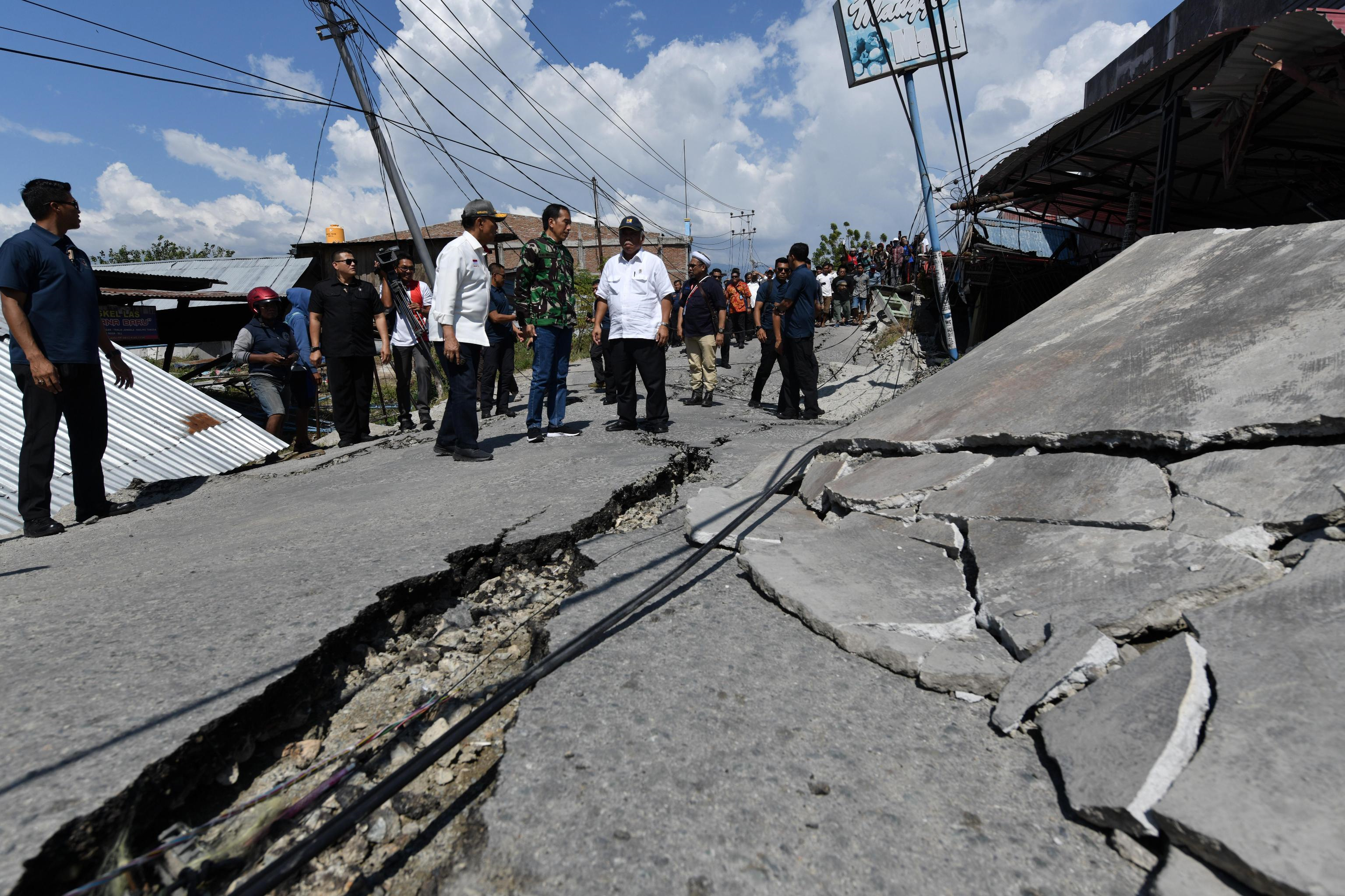 Una scossa di terremoto di magnitudo 7.5 sulla scala Richter ha colpito l’isola di Sulawesi, in Indonesia Una scossa di terremoto di magnitudo 7.5 sulla scala Richter ha colpito l’isola di Sulawesi, in Indonesia