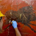 Durante il restauro di un dettaglio Durante il restauro di un dettaglio