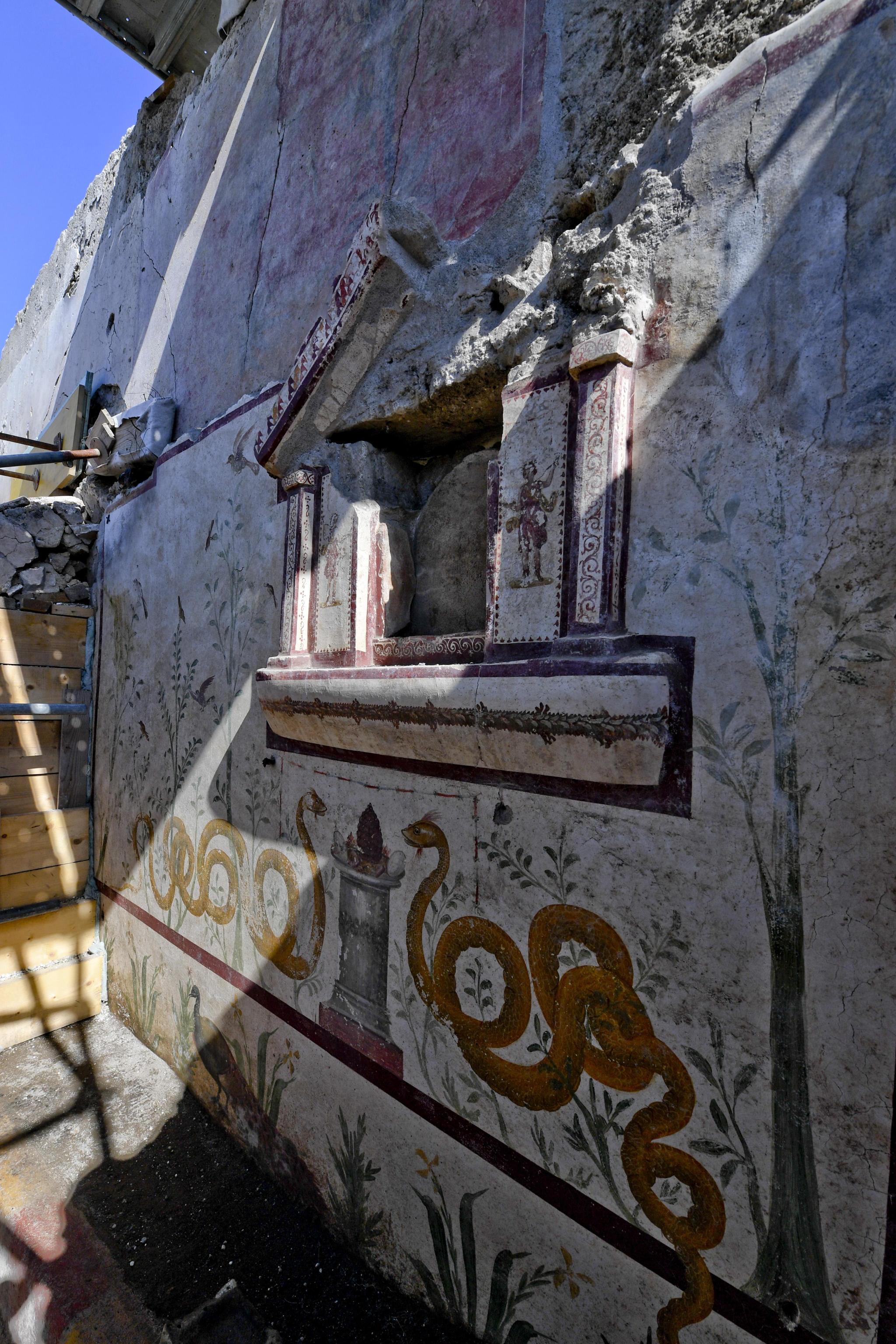 Il giardino incantato riemerso durante i lavori di scavo a ridosso di Porta Vesuvio Il giardino incantato riemerso durante i lavori di scavo a ridosso di Porta Vesuvio