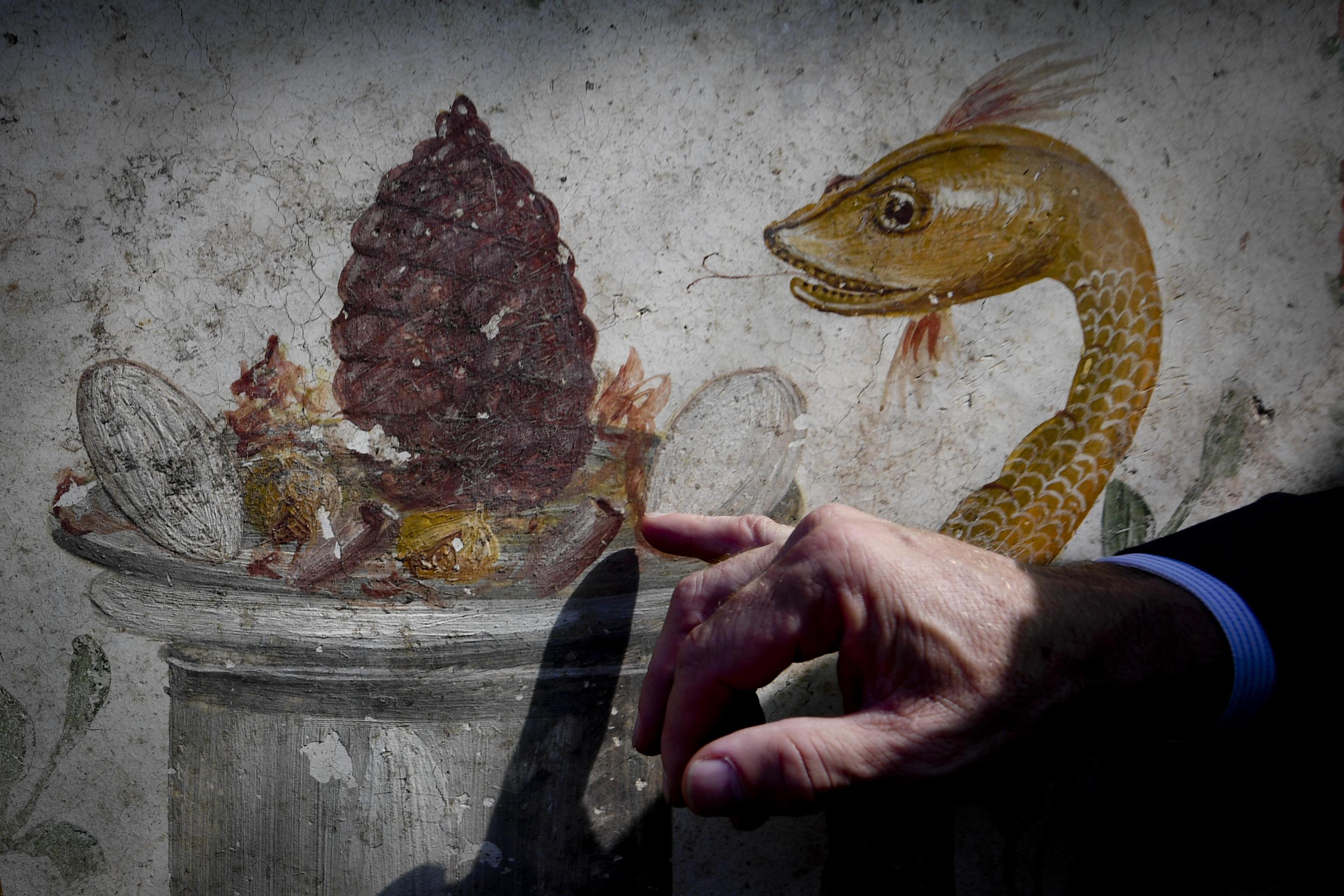 Un dettaglio del dipinto parietale Un dettaglio del dipinto parietale