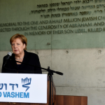 Angela Merkel e il discorso al memoriale delle vittime dell'olocausto
