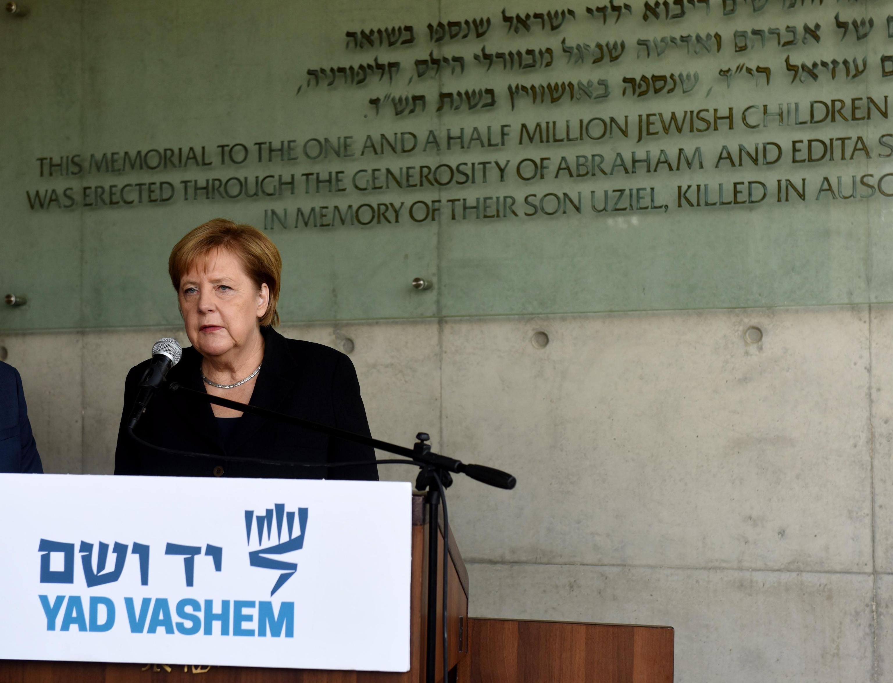 Angela Merkel e il discorso al memoriale delle vittime dell'olocausto Angela Merkel e il discorso al memoriale delle vittime dell'olocausto