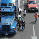 Migranti honduregni durante la marcia dal Messico verso gli Usa