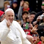 Bergoglio a San Pietro per l'udienza generale: "L'amore fedele di Cristo è la luce per vivere la bellezza dell'affettività umana".