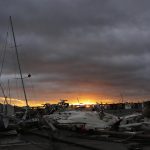 Imbarcazioni distrutte lungo un molo a Panama City