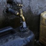 Tanica d'acqua contaminata.