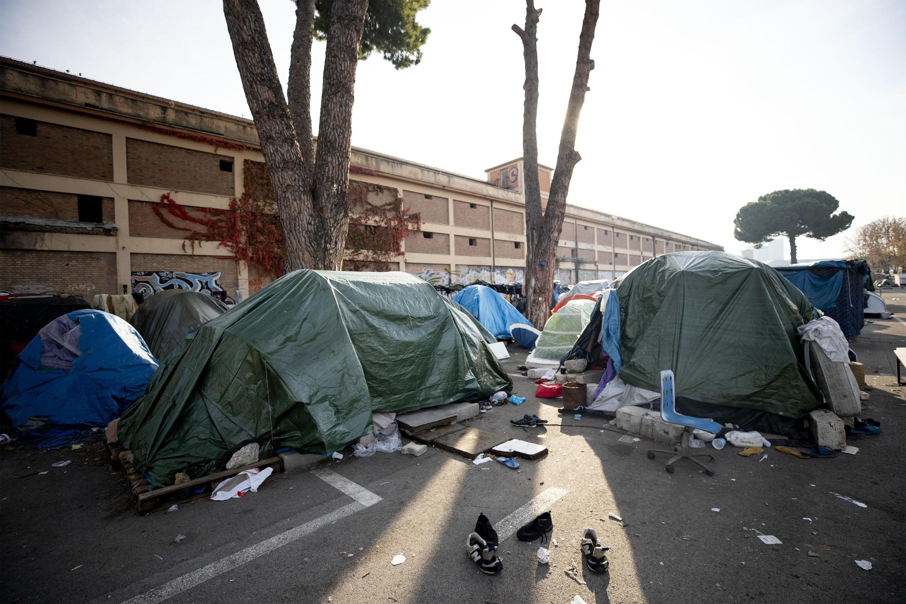 Migranti: sgombero presidio Baobab a Roma