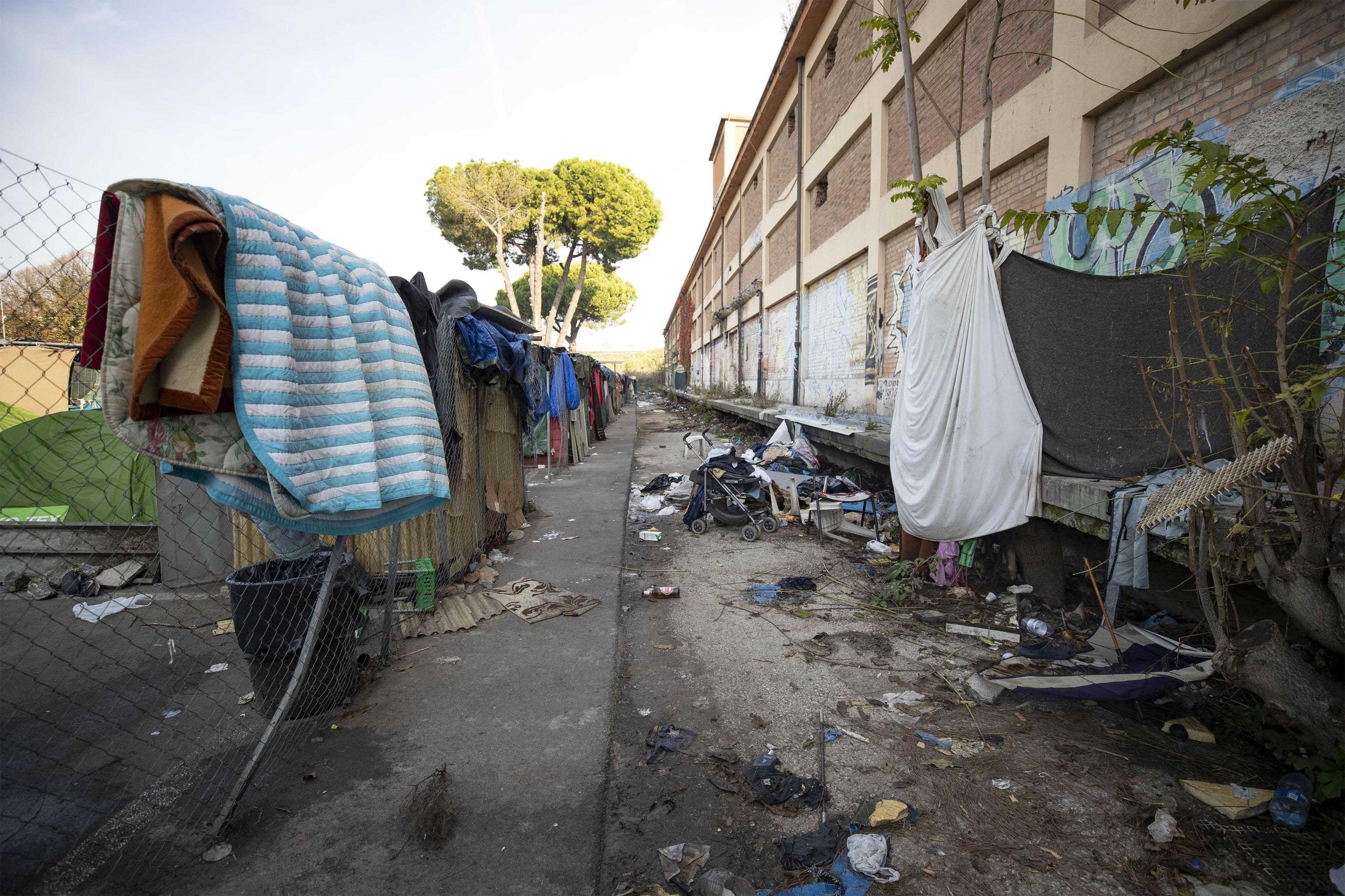Migranti: sgombero presidio Baobab a Roma