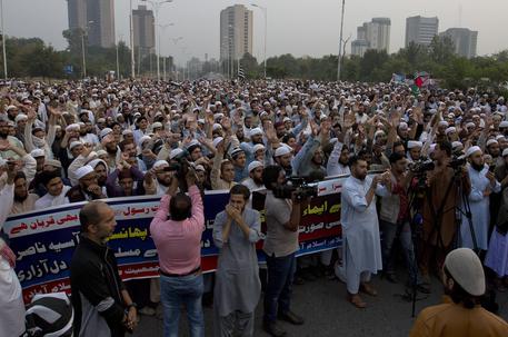 Onda di manifestanti in piazza ad Islamabad, capitale del Pakistan Onda di manifestanti in piazza ad Islamabad, capitale del Pakistan
