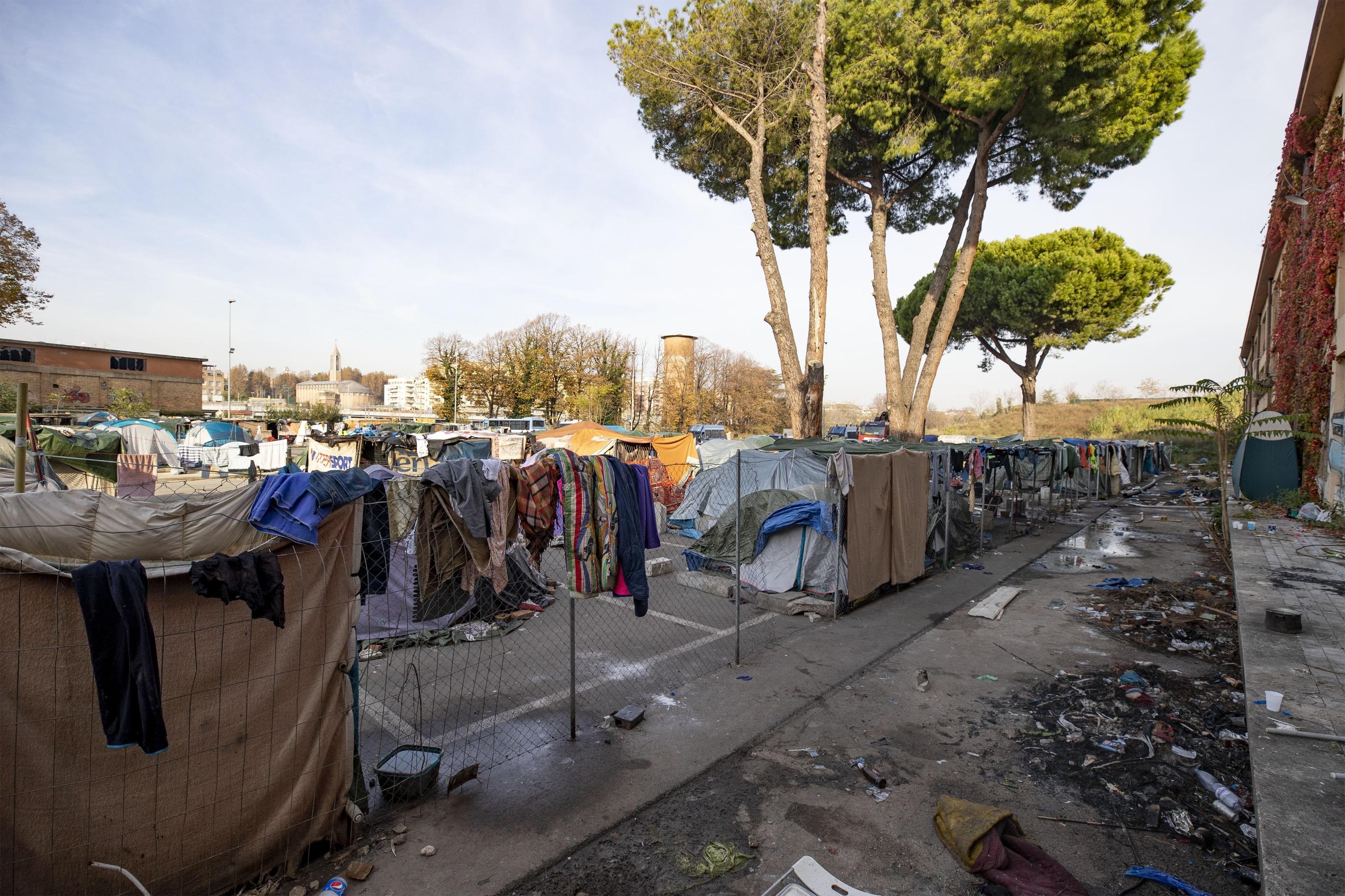 Migranti: sgombero presidio Baobab a Roma