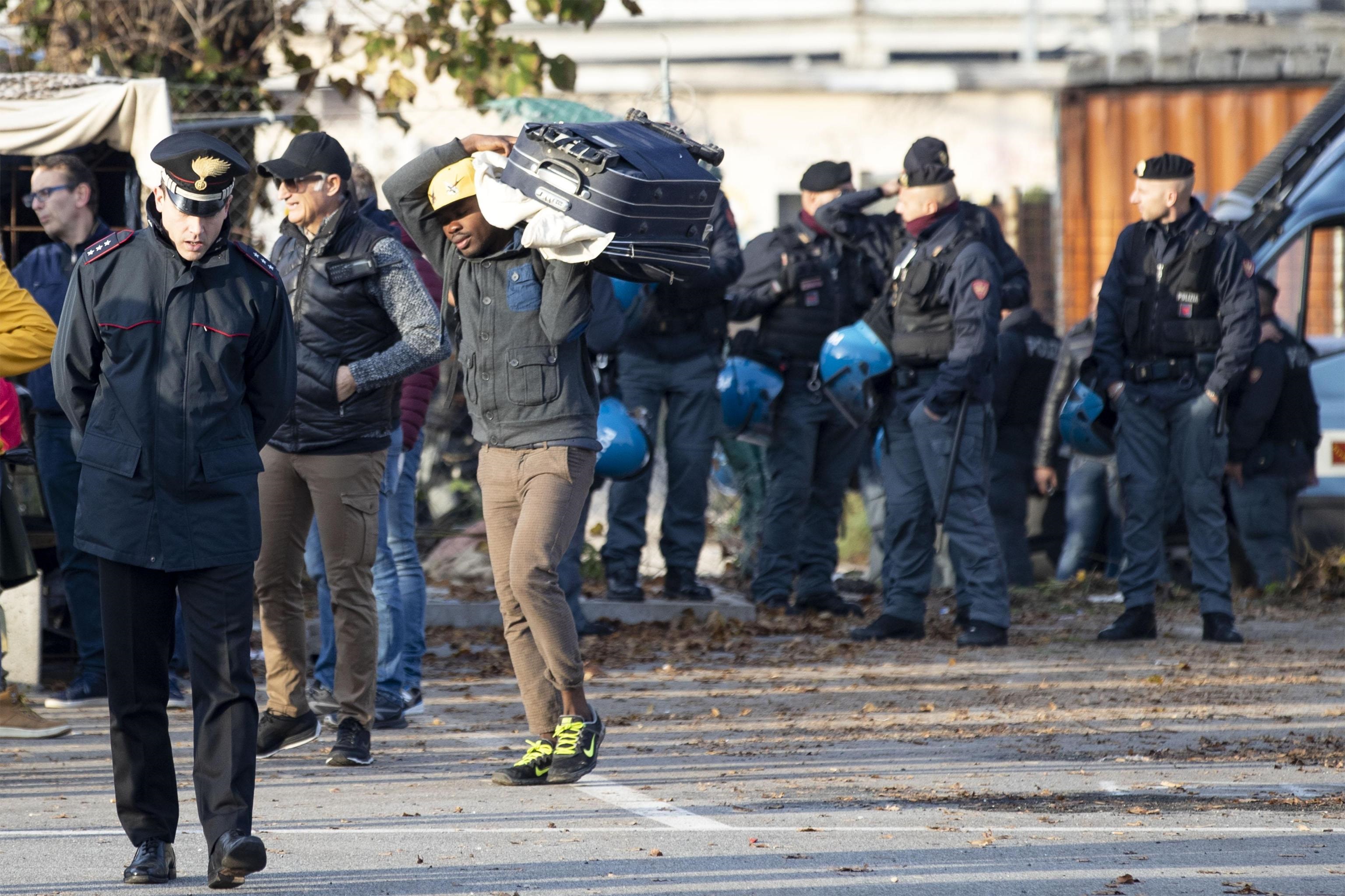 Migranti: sgombero presidio Baobab a Roma