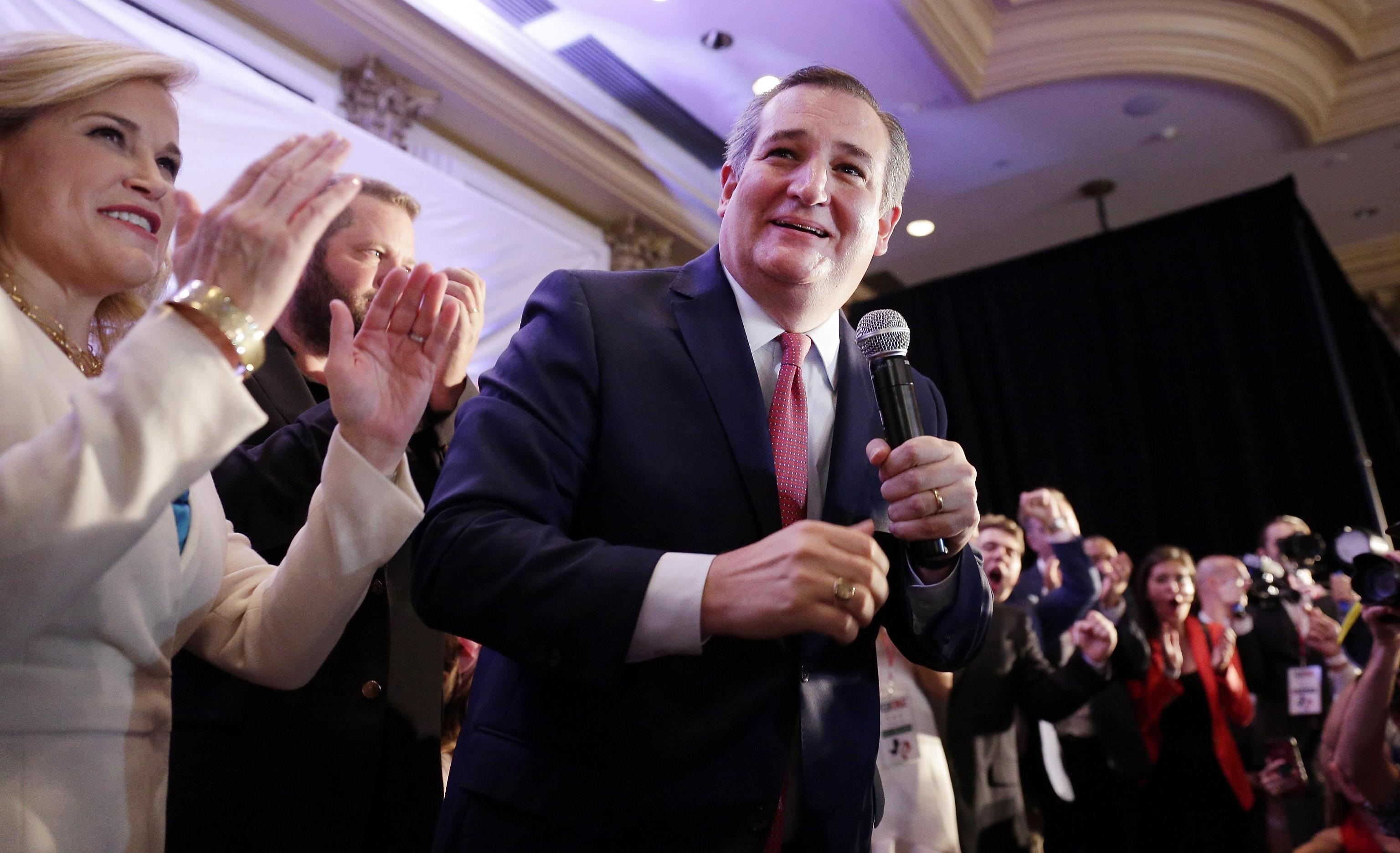Il repubblicano Ted Cruz ha vinto per una manciata di voti il seggio al Senato in Texas. Ha battuto il democratico Beto O'Rourke, rinominato dalla stampa l'"Obama bianco"