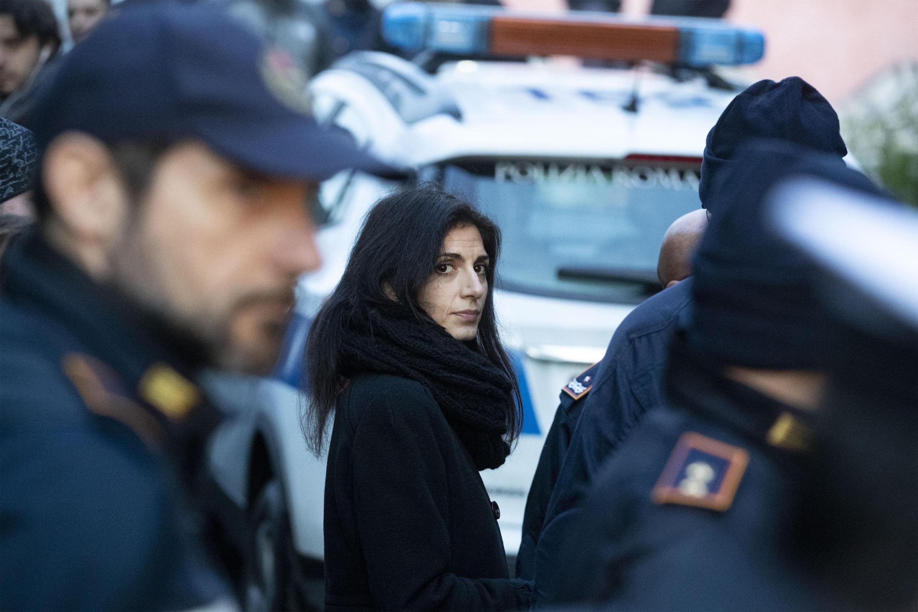 Il sindaco di Roma, Virginia Raggi, sul posto