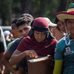 I migranti sono arrivati a Matias Romero in Messico. Attualmente, ricevono cibo e assistenza.