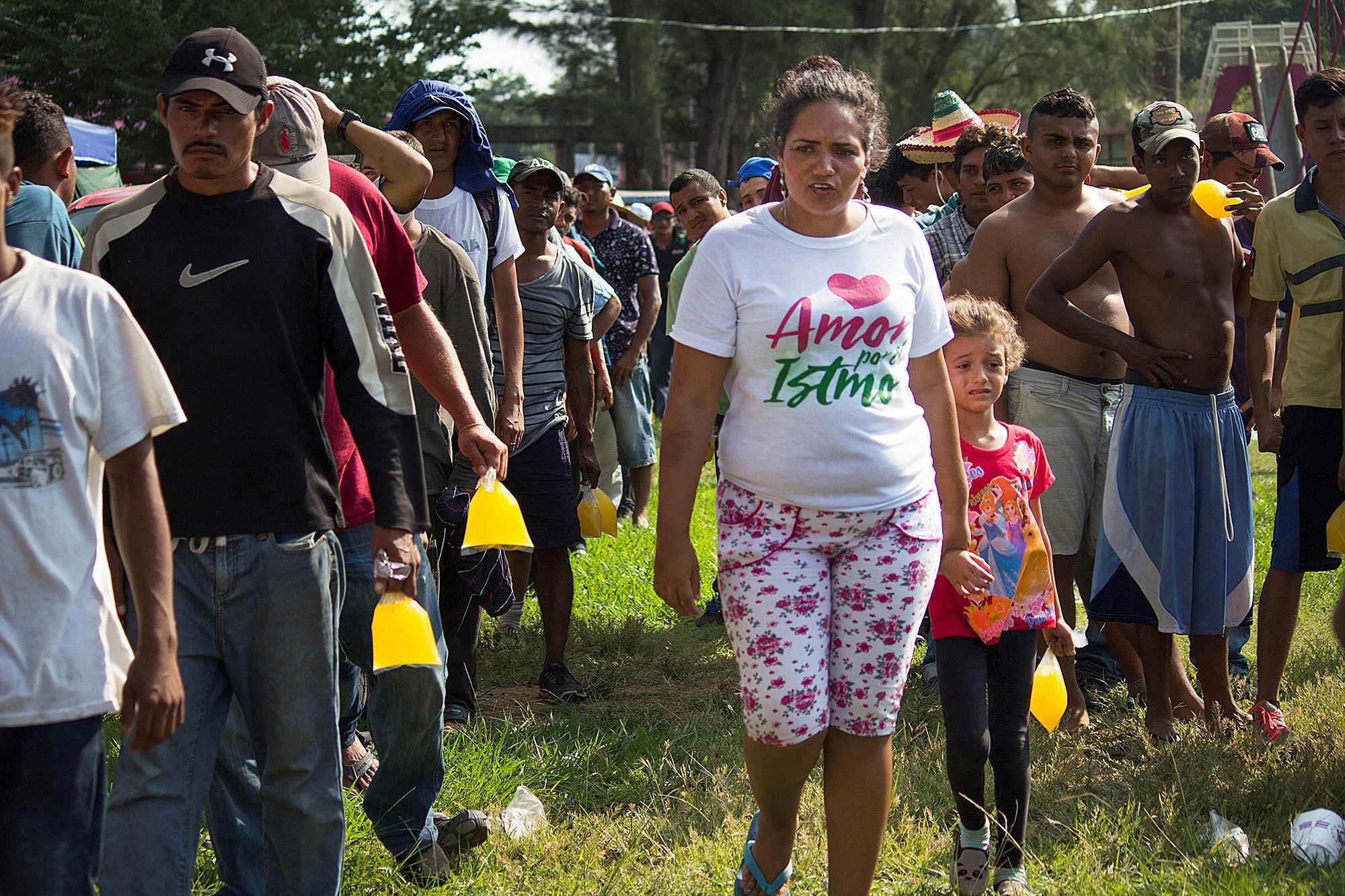 Sono arrivati da pochi giorni, a Matias Romero in Messico, i membri del nuovo caravan di migranti. Sono assistiti e ricevono approvigionamenti.