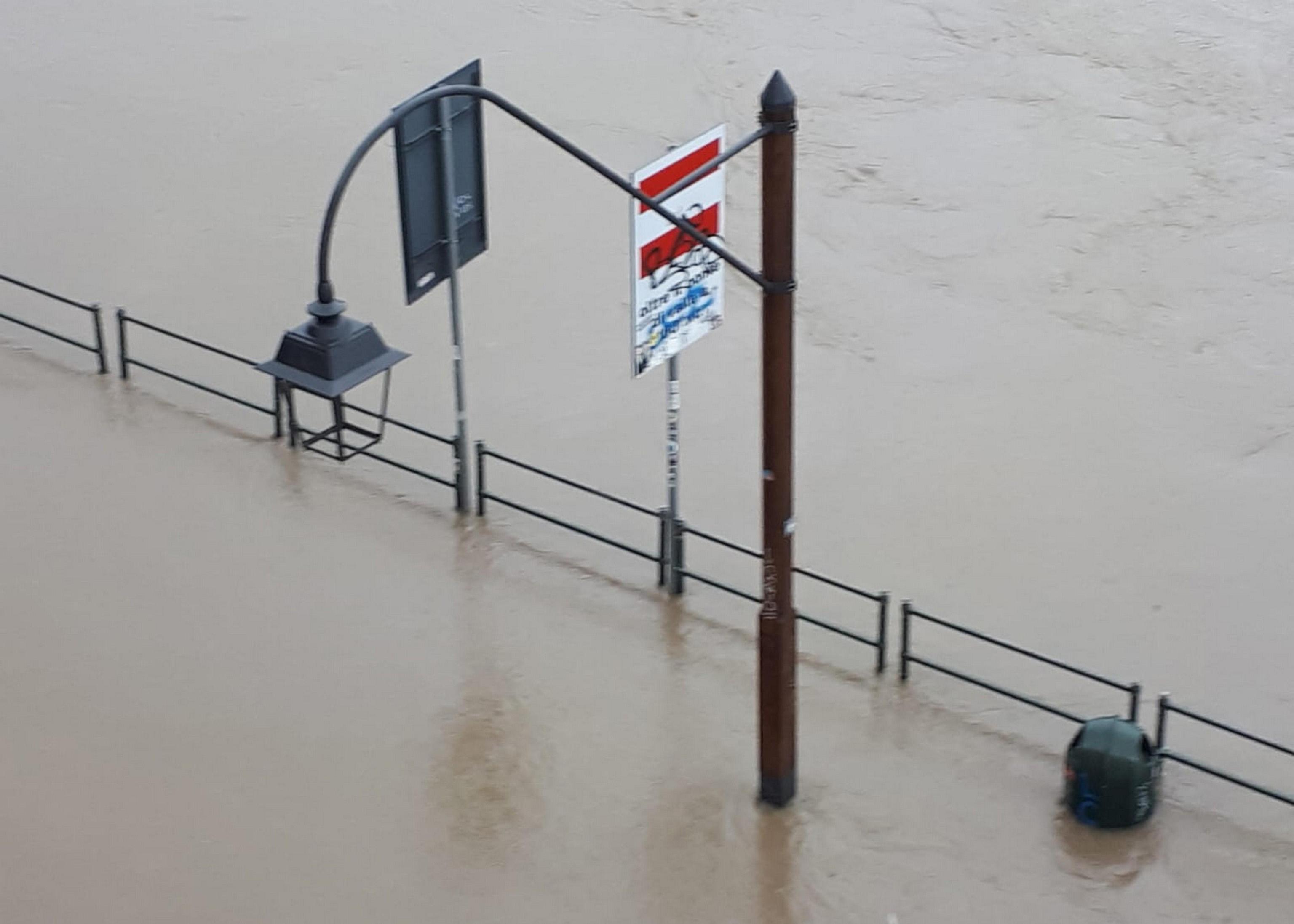 La sponda ovest del Po è in ginocchio. Il lungofiume è completamente allagato, causando molteplici disagi tra i cittadini. La sponda ovest del Po è in ginocchio. Il lungofiume è completamente allagato, causando molteplici disagi tra i cittadini.