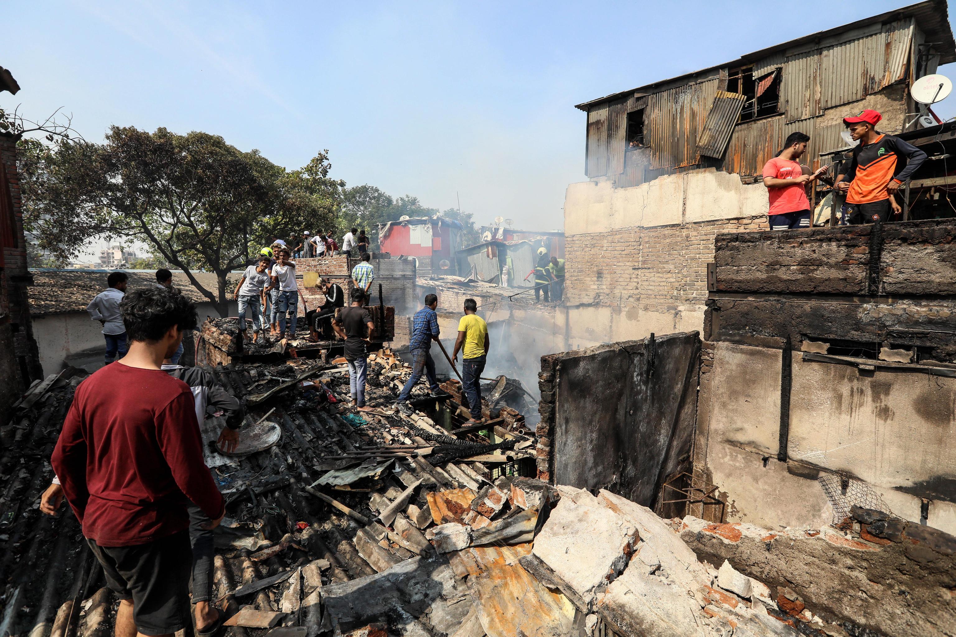Circa venti capanne sono state distrutte da un incendio a Mumbai