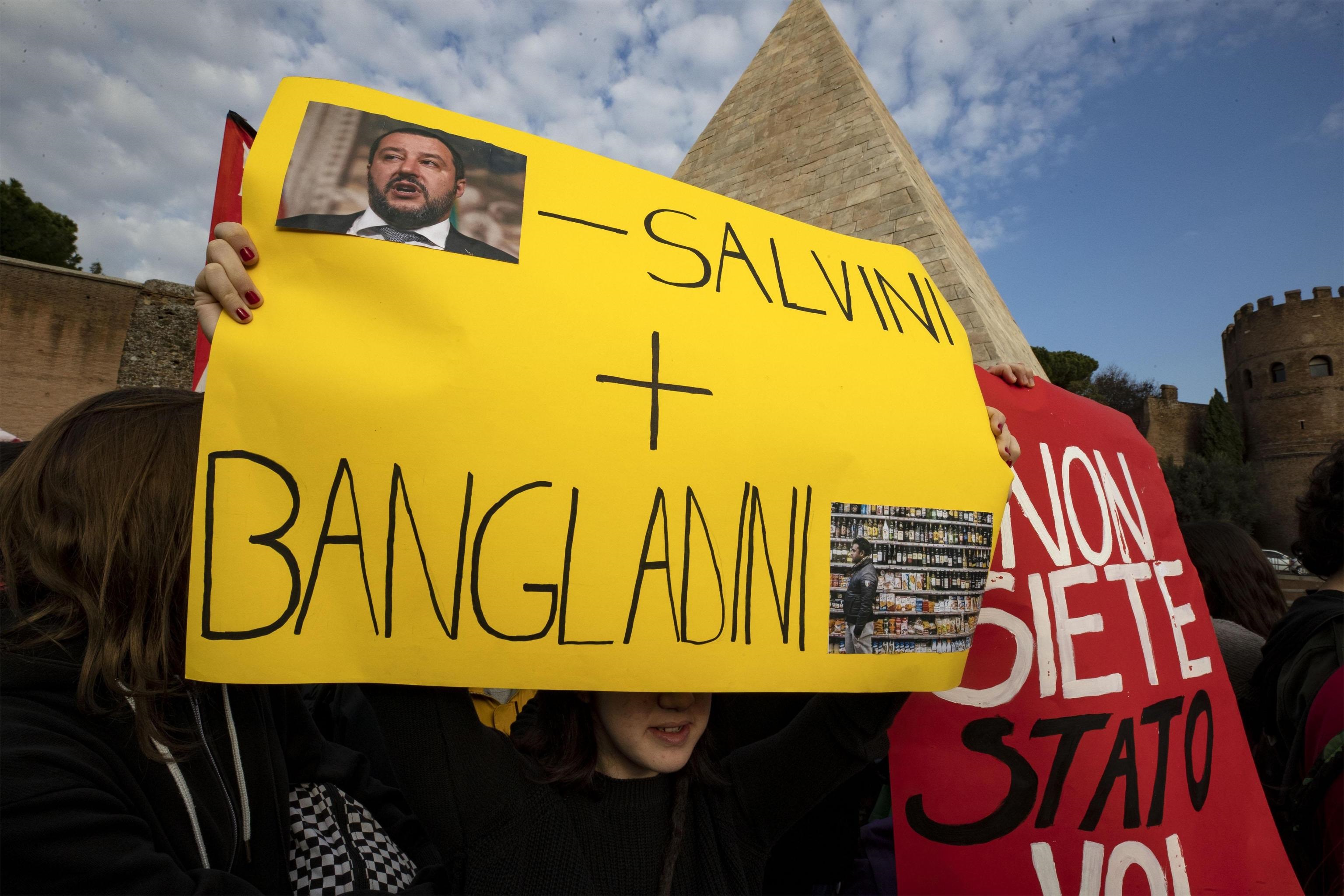 Provocazioni contro il vicepremier Matteo Salvini