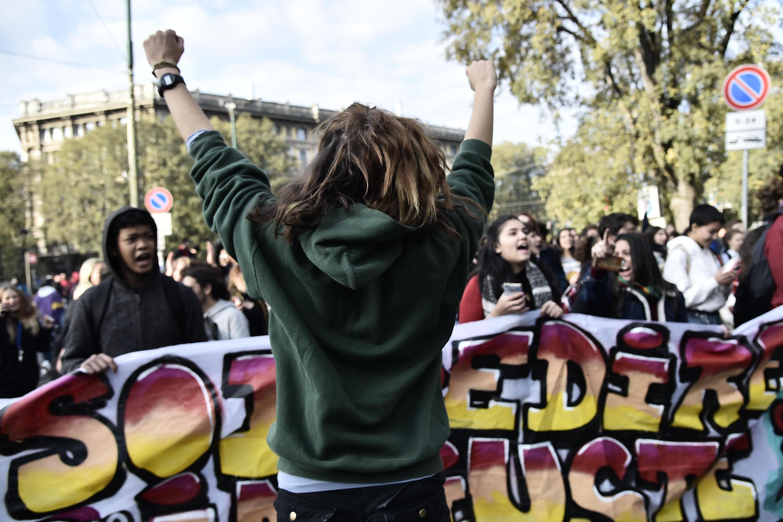 Studenti compatti durante le proteste milanesi