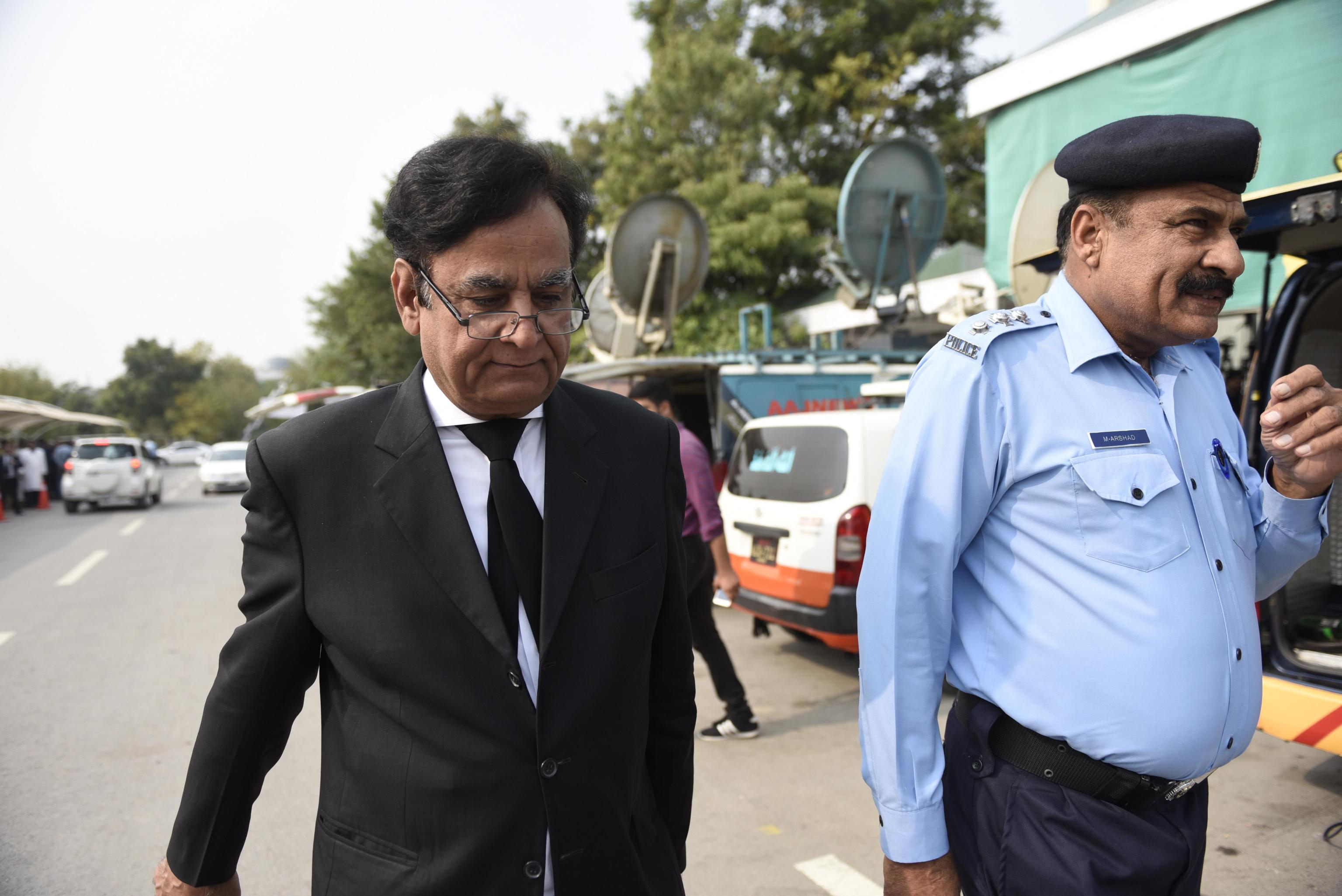 Saif ul-Malook, legale di Asia Bibi, costretto a lasciare il Paese per le minacce ricevute Saif ul-Malook, legale di Asia Bibi, costretto a lasciare il Paese per le minacce ricevute