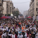 Il riscaldamento pre-partenza. Uno scorcio del quartiere di Heliopolis, dove ha preso il via la gara Il riscaldamento pre-partenza. Uno scorcio del quartiere di Heliopolis, dove ha preso il via la gara