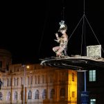 Un artista si esibisce durante la presentazione di "Mas cerca de las Estrella" della compagnia italiana "Studio Festi" in Plaza de Bolìvar, a Bogotà Un artista si esibisce durante la presentazione di "Mas cerca de las Estrella" della compagnia italiana "Studio Festi" in Plaza de Bolìvar, a Bogotà