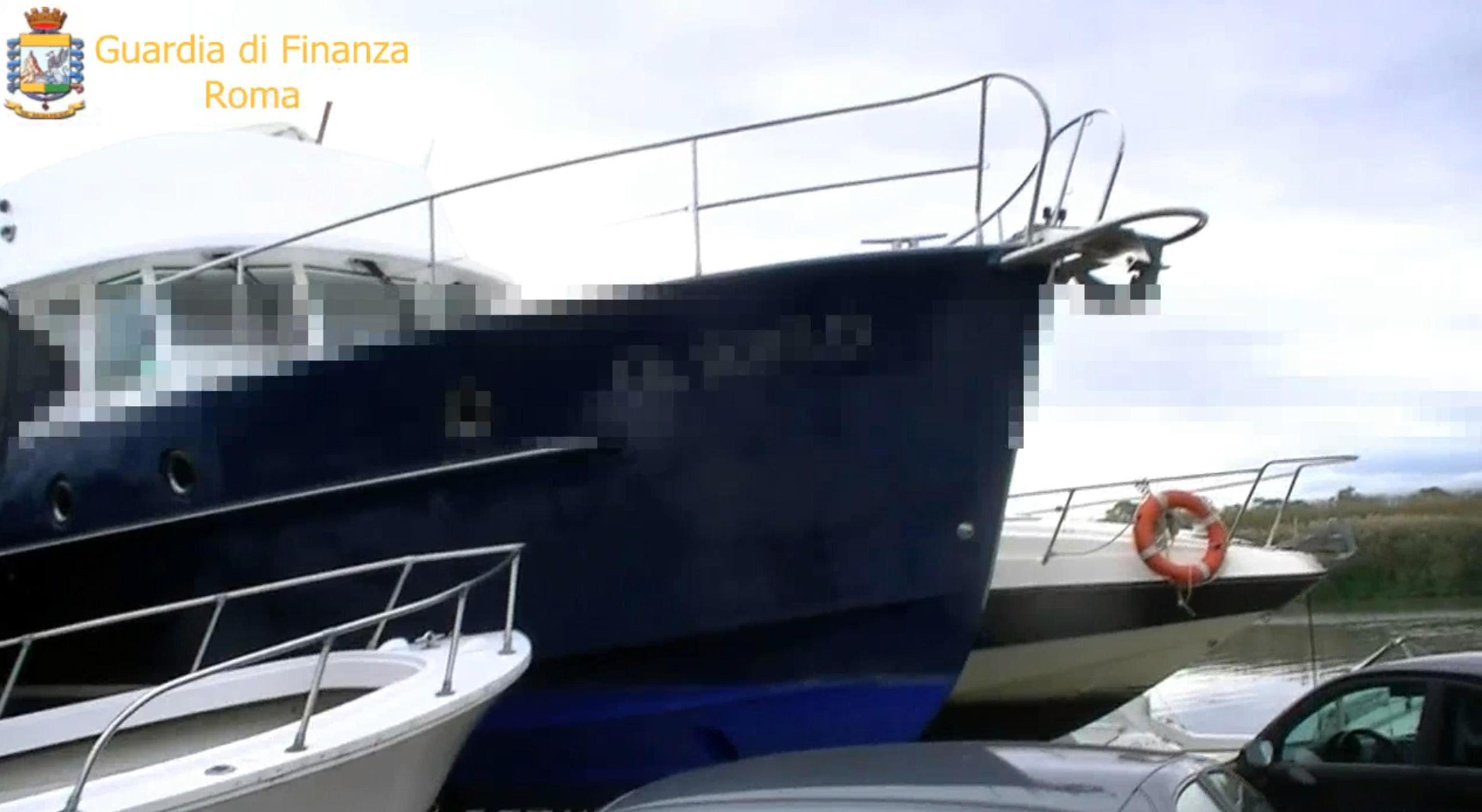 A Diotallevi è stato confiscato anche uno yacht