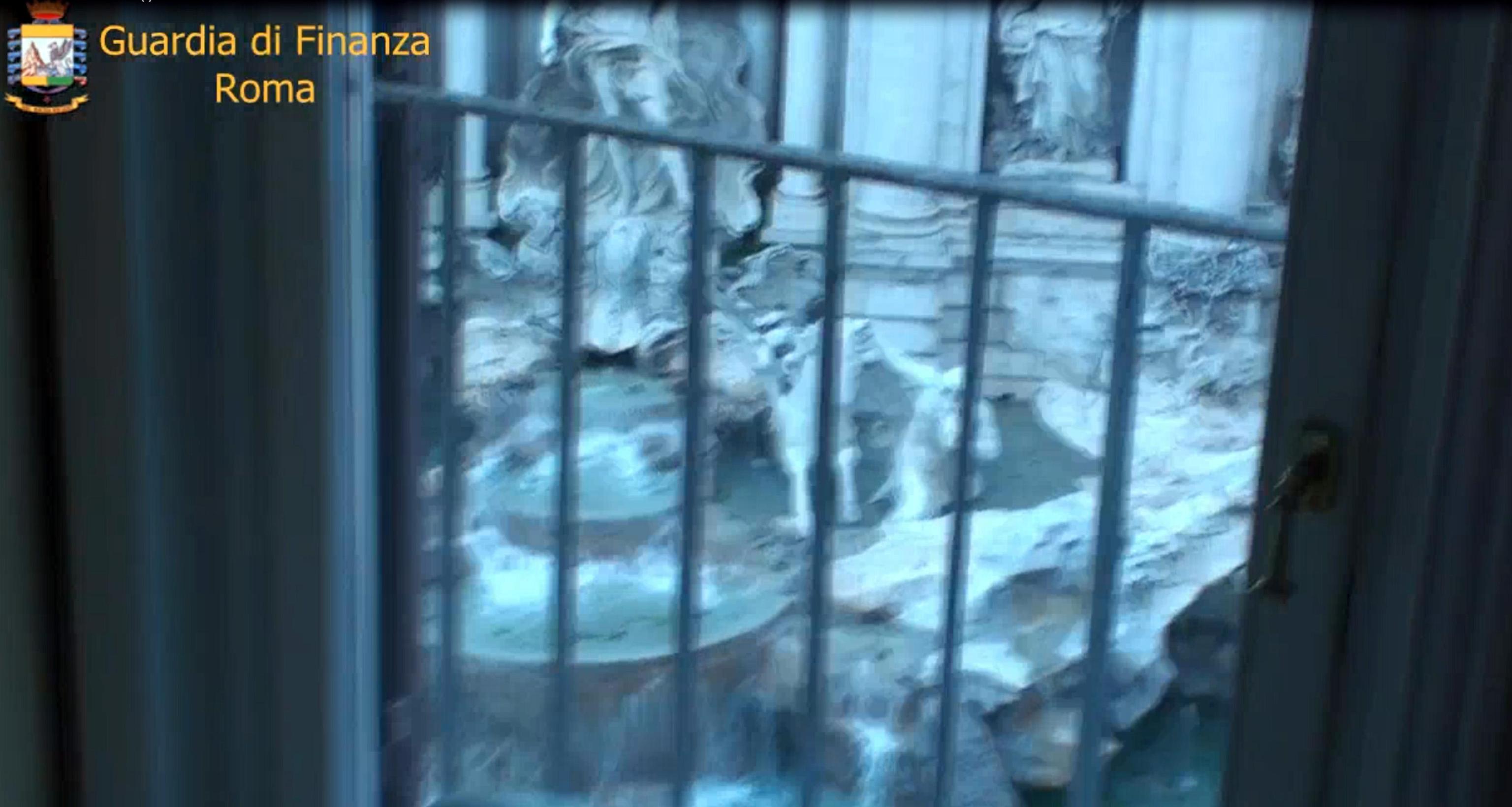 Tra i beni, anche un attico con vista sulla Fontana di Trevi