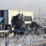 Un treno ad alta velocità partito da Ankara e diretto nell’Anatolia centrale è andato in collisione con un treno locale, schiantandosi contro un cavalcavia