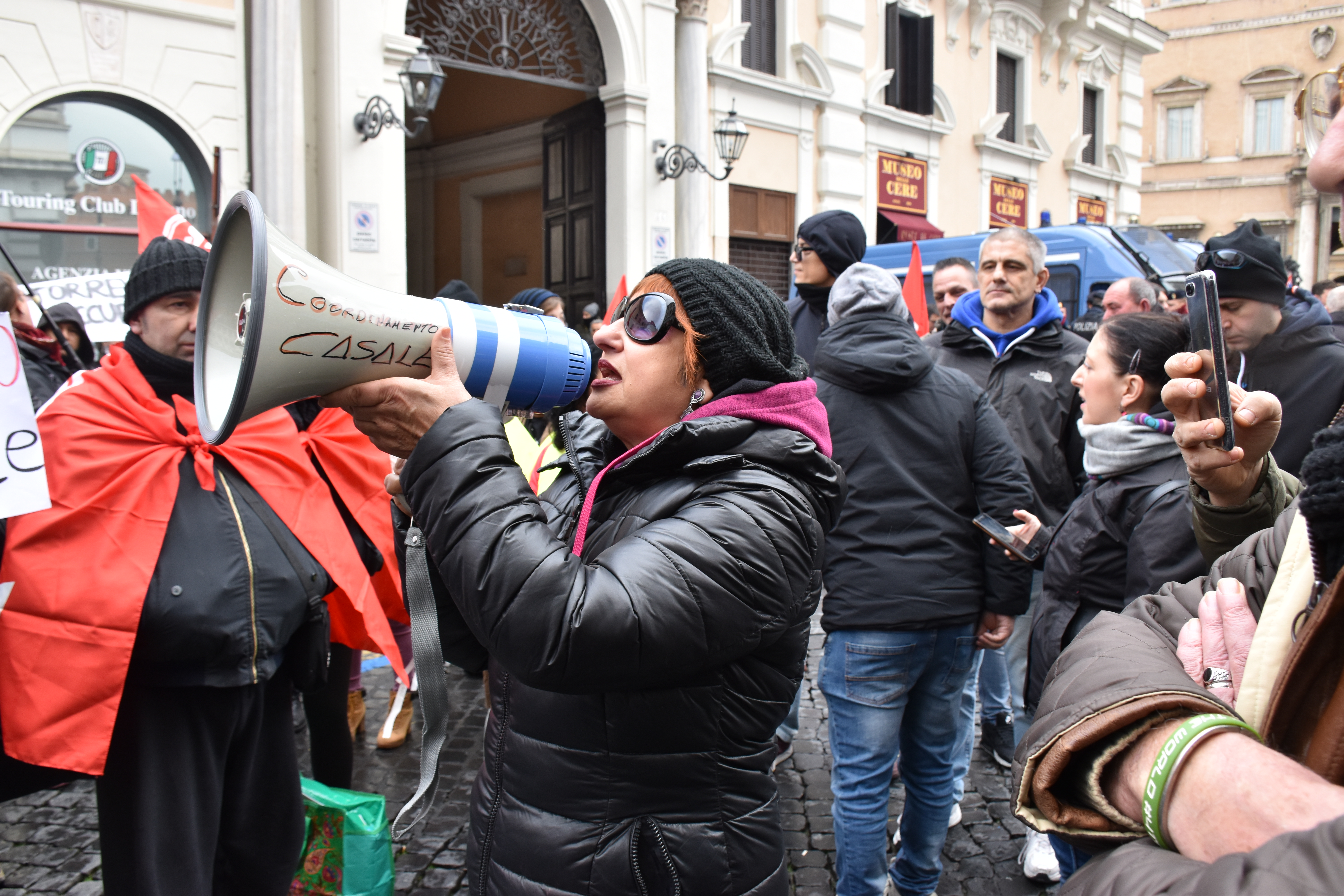 Diversi gli interventi per chiedere lo stop degli sfratti