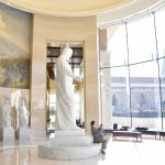 Statue all'interno del centro visitatori