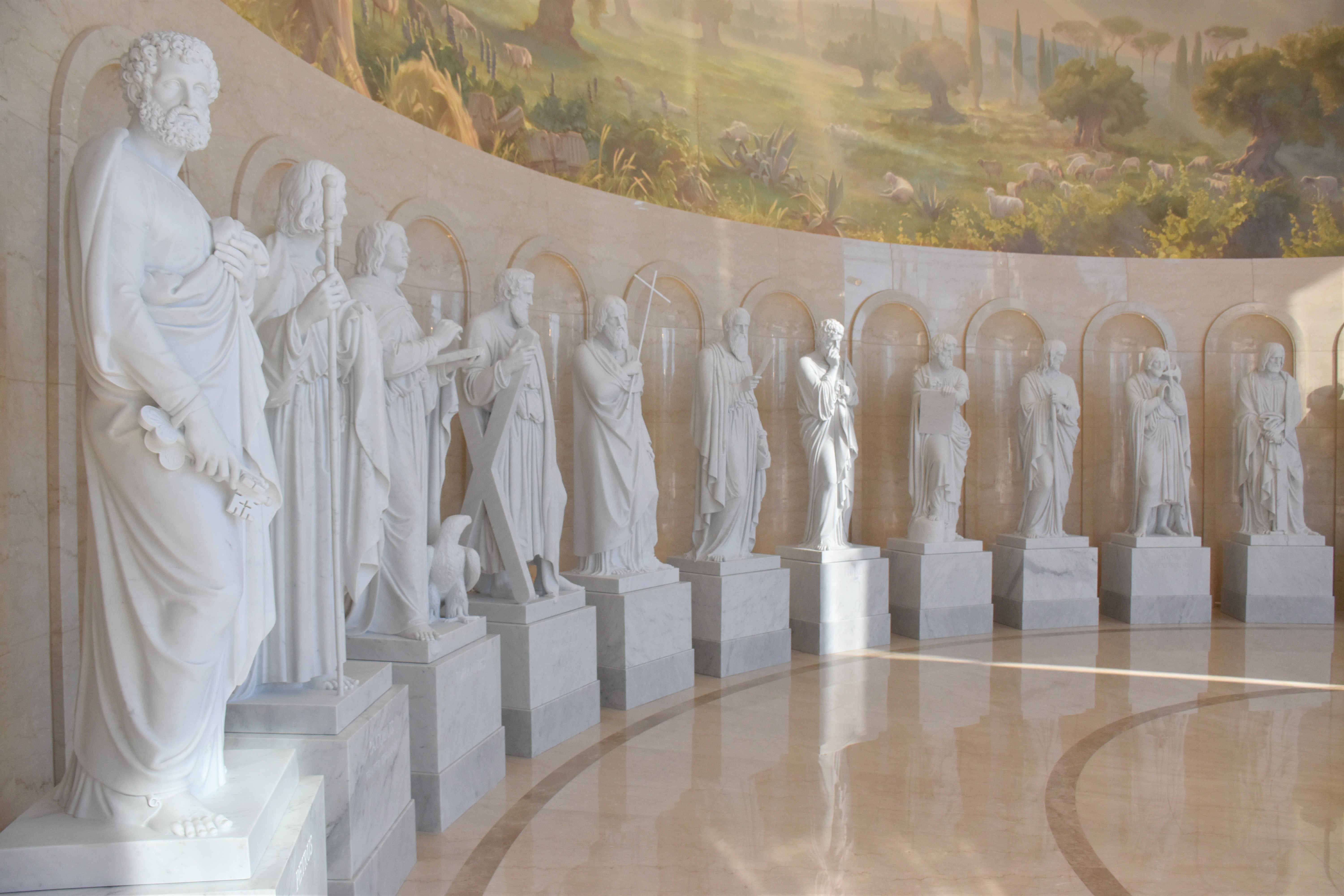 Statue all'interno del centro visitatori