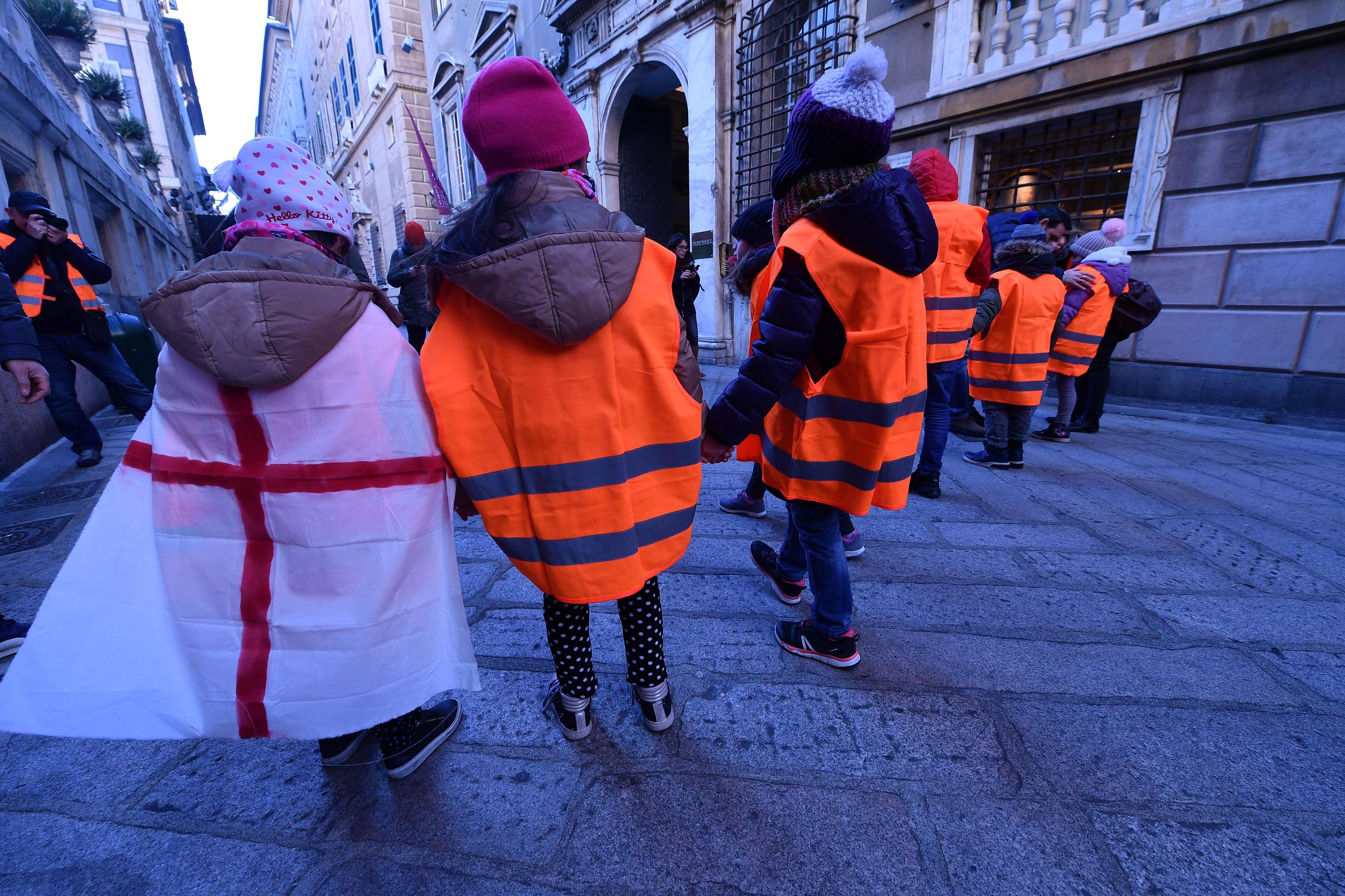 In piazza hanno portato anche i loro figli