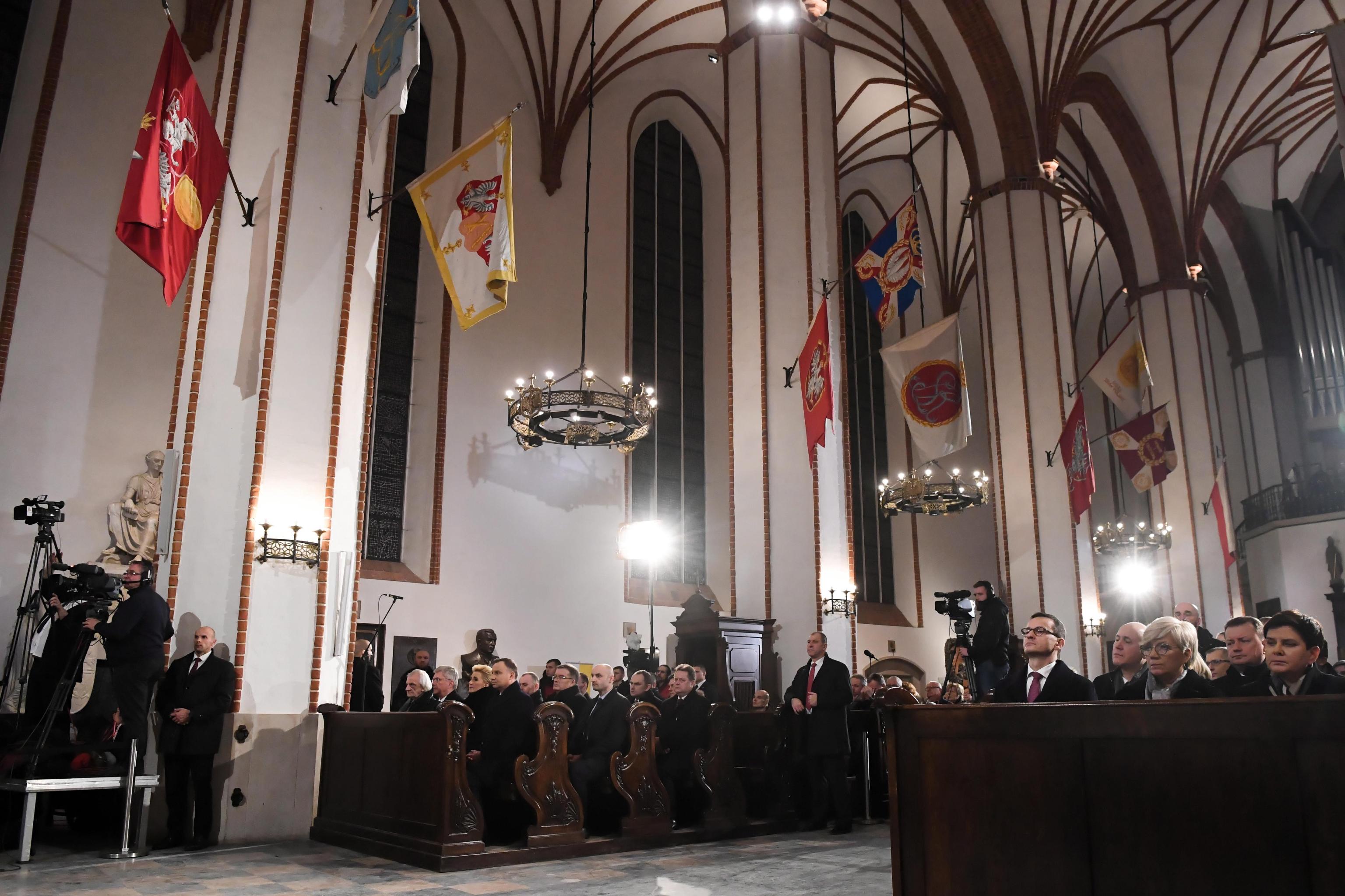 La messa a Varsavia per commemorare la morte del sindaco di Danzica Pawel Adamowicz