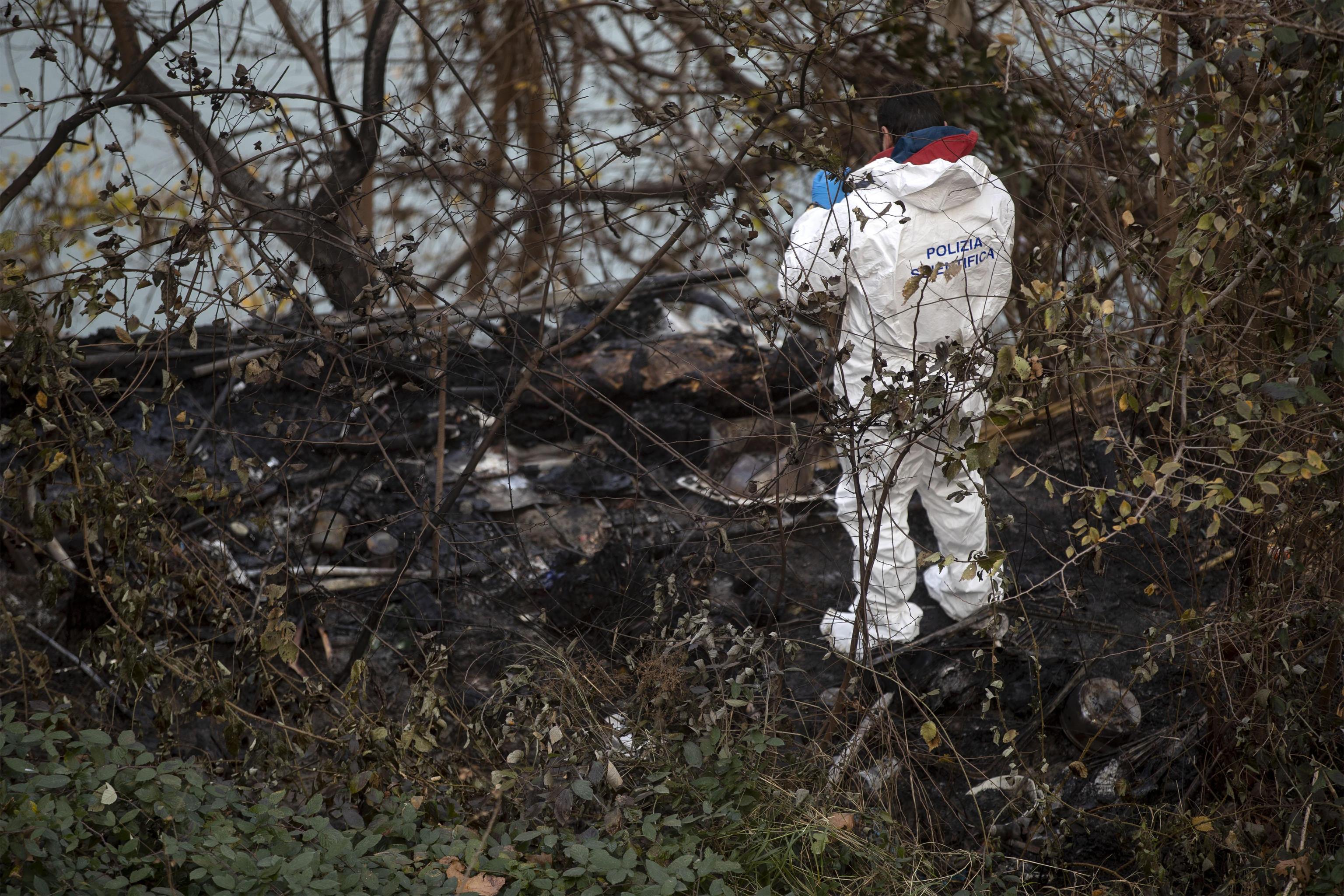 La polizia scientifica sul luogo per ricostruire l'accaduto La polizia scientifica sul luogo per ricostruire l'accaduto