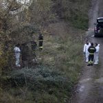 L'arrivo dei vigili del fuoco per stabilire la dinamica del rogo L'arrivo dei vigili del fuoco per stabilire la dinamica del rogo