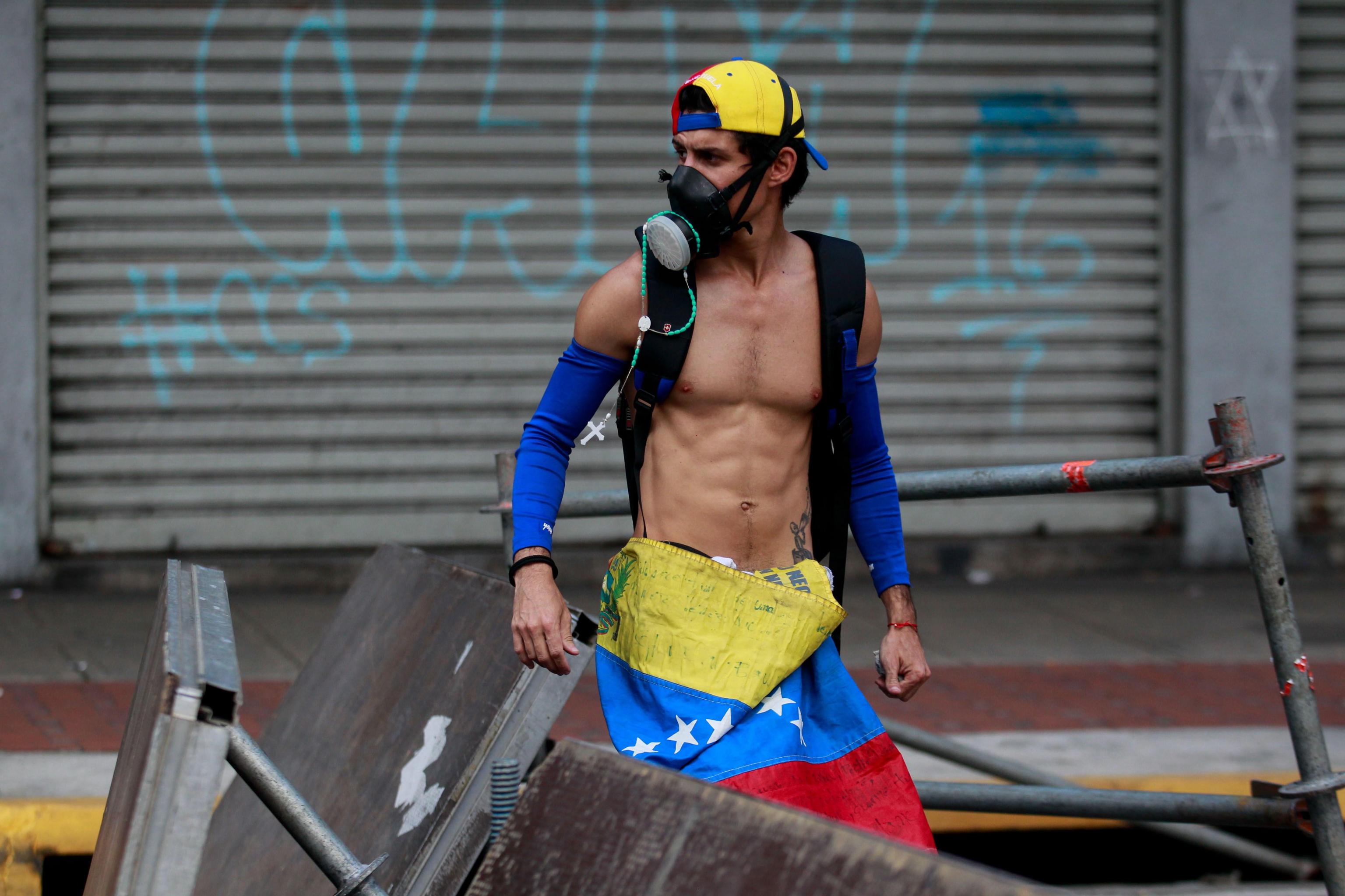 Uno dei dimostranti di Caracas