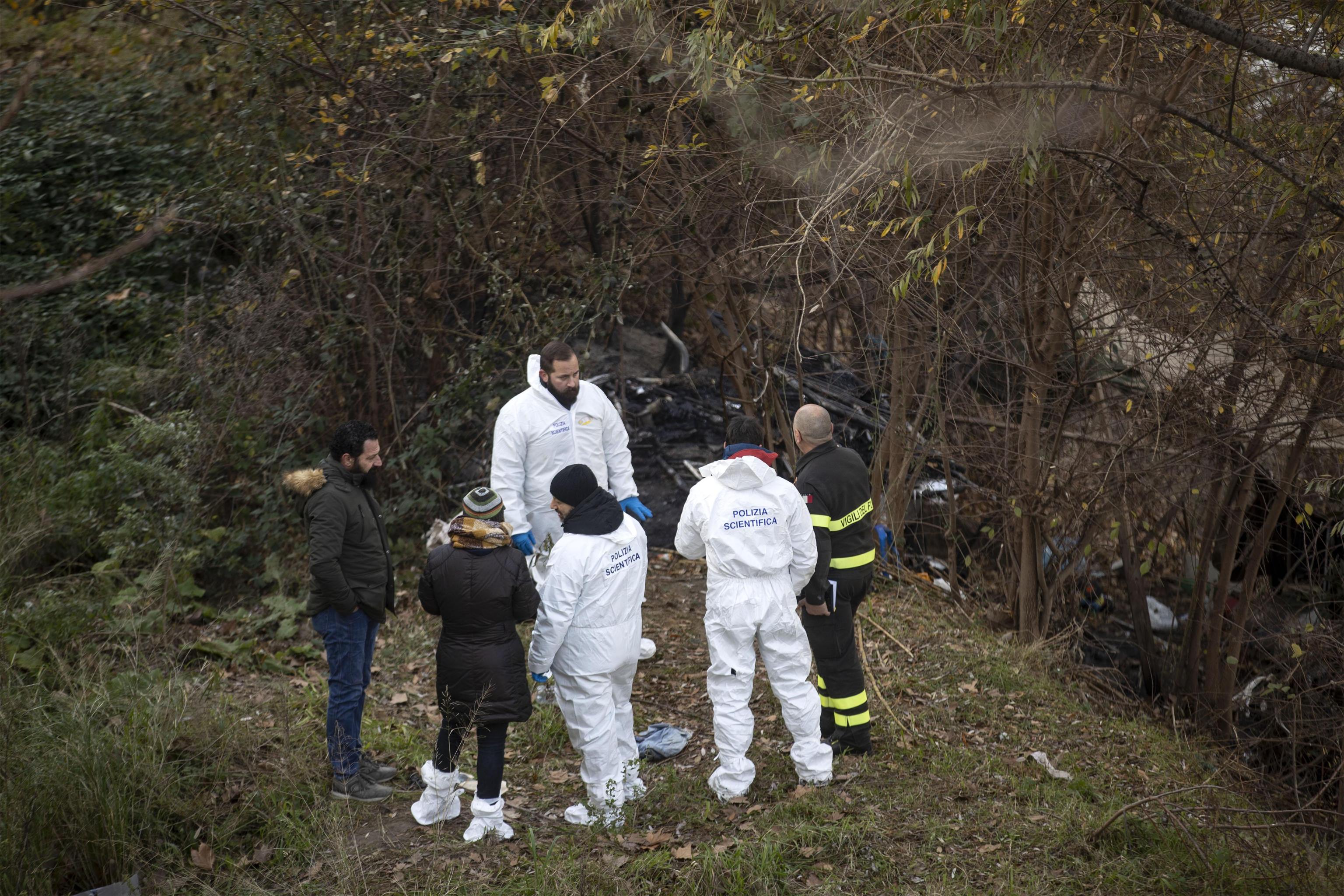 Confronto fra polizia e vigili del fuoco per definire i dettagli della vicenda Confronto fra polizia e vigili del fuoco per definire i dettagli della vicenda