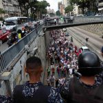 La Polizia e i dimostranti anti-governativi di Caracas