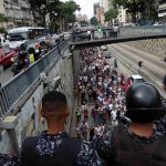 La Polizia e i dimostranti anti-governativi di Caracas