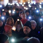 La protesta silenziosa dei cittadini di Danzica in memoria del loro sindaco