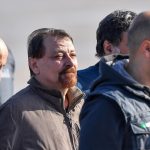 Primo piano di Cesare Battisti al suo arrivo a Ciampino. Verrà portato a Rebibbia.