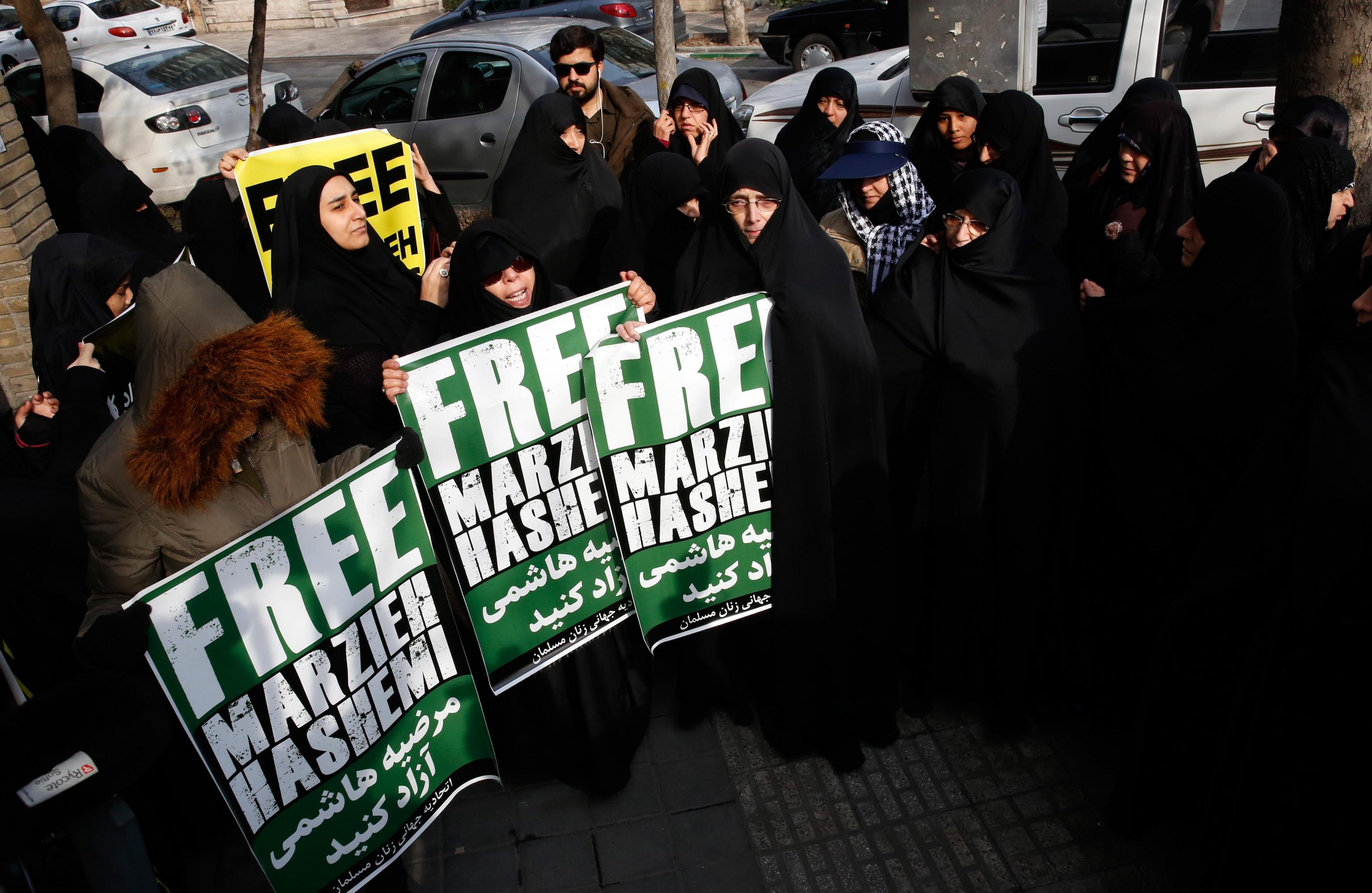 Molte donne hanno partecipato alla manifestazione Molte donne hanno partecipato alla manifestazione
