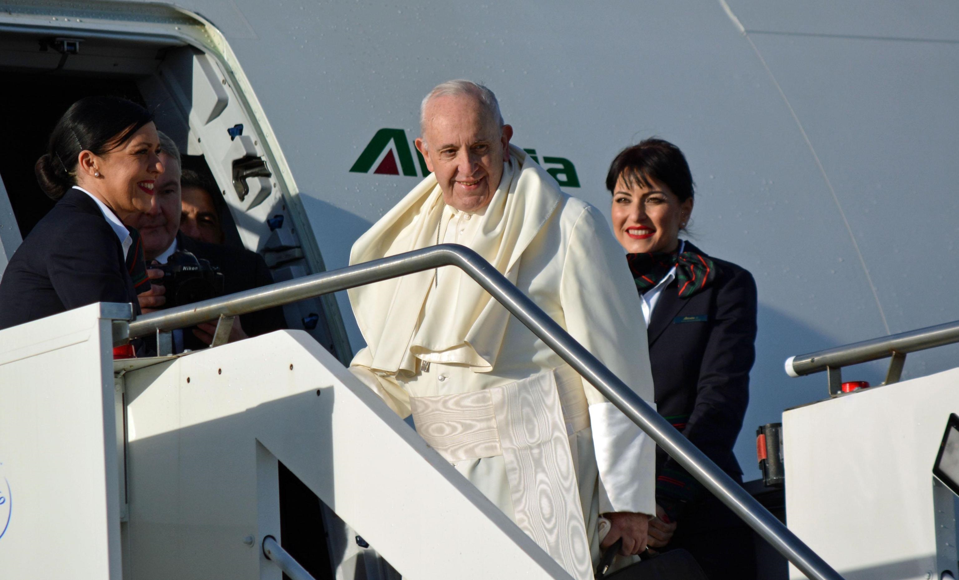 Papa Francesco in partenza da Roma verso Panama, dove si svolgerà la XXXIV Giornata Mondiale della Gioventù